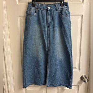 NWOT Women's Blue Denim Jean Midi Skirt